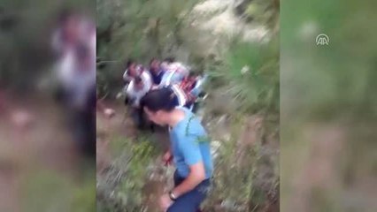 Otomobil Uçuruma Yuvarlandı: 2 Yaralı