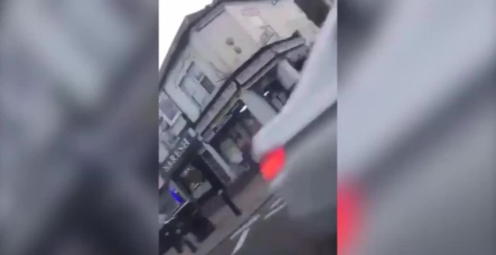 Fearless Bystanders Throw Bricks At Machete-Wielding Jewellery Thieves