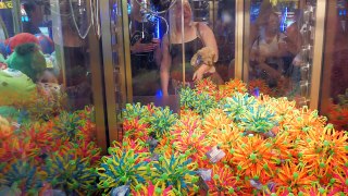 Battling the E Claw machine (plus other slightly less rigged games) at New York New York in Vegas!