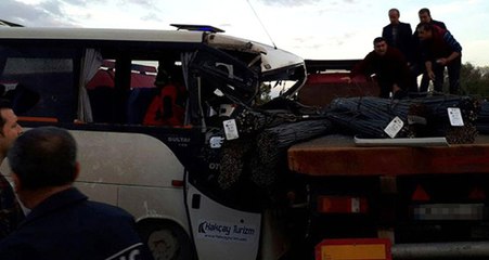 İşçi Servisi TIR'a Çarptı: 14 Yaralı