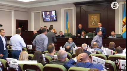 Можно смотреть вечно: депутата вырубили одним ударом