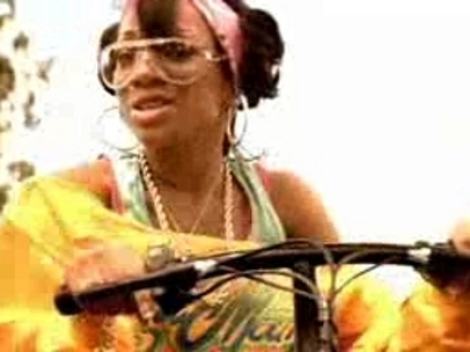 Avril_lavigne_ft_lil_mama-girlfriend_remix-dvdrip-xvid-2007-