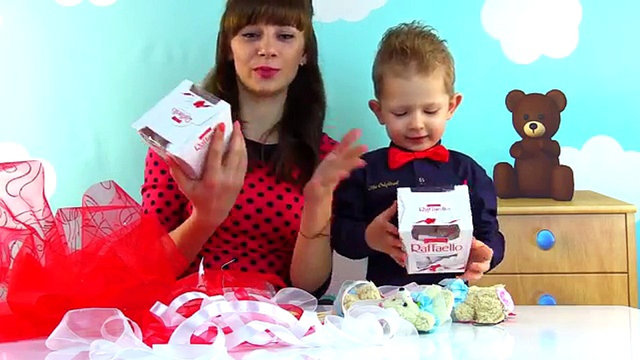 DIY Подарок на 8 Марта делаем сами Букет с конфет Рафаэлло Gift with Raffaello candies