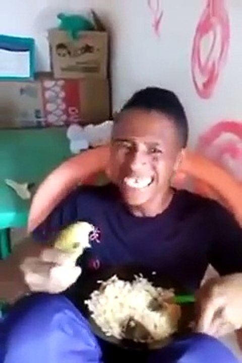 Pensa numa risada estranha