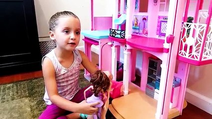 Bad Baby Giant Spider Attack Girl vs Spatula Girl Daddy Hidden Egg Compilation - MaddaKenz (SKIT)