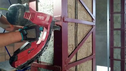 Demire çivi çakan makine