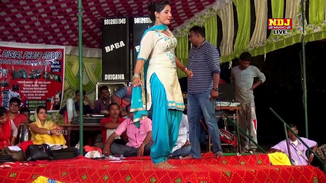 Latest Dance 2017 Haryanvi _ सुनीता बेबी गली में होरया हल्ला _ Live Stage DJ Dance New _ NDJ Music-MvDxkgXALUI