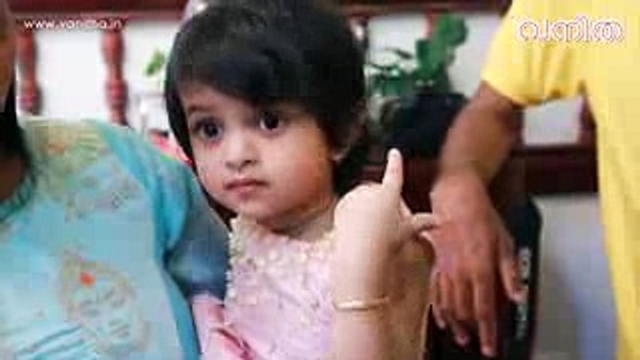 Tovino with Cute Little IZZA  ടൊവിനോയെ വെള്ളംകുടിപ്പിച്ച് ഇസ Vanitha Cover Shoot Video