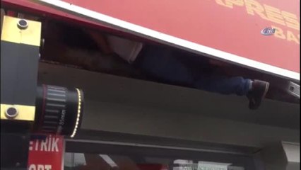 İtfaiyeden Yeni Doğmuş Kedi Operasyonu