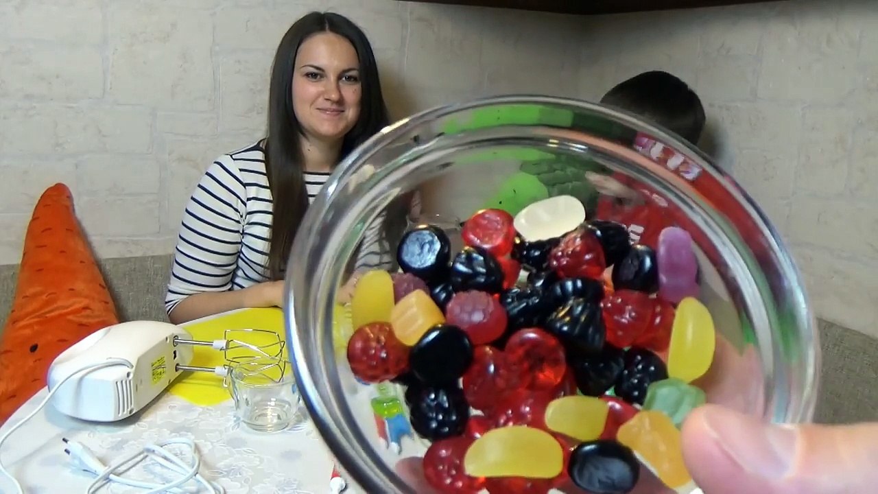 Готовим с Людой молочное желе с желейными конфетками jelly milk with HARIBO