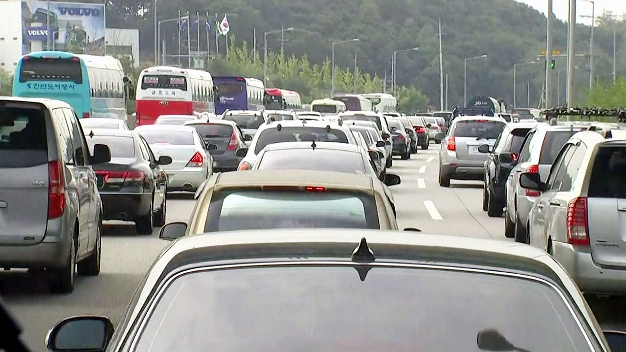 [YTN 실시간뉴스] 막바지 귀성 행렬...고속도로 곳곳 정체 / YTN