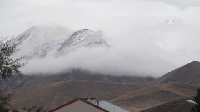 Köse Dağı'na Mevsimin İlk Karı Yağdı