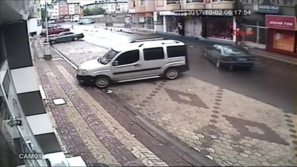 Sivas Otomobiliyle Dükkana Girdi, Kapıyı Örtüp Gitti