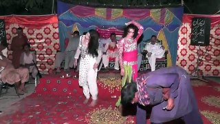 Mujra Dance On Wedding khusray ki shalwaar phat gai -