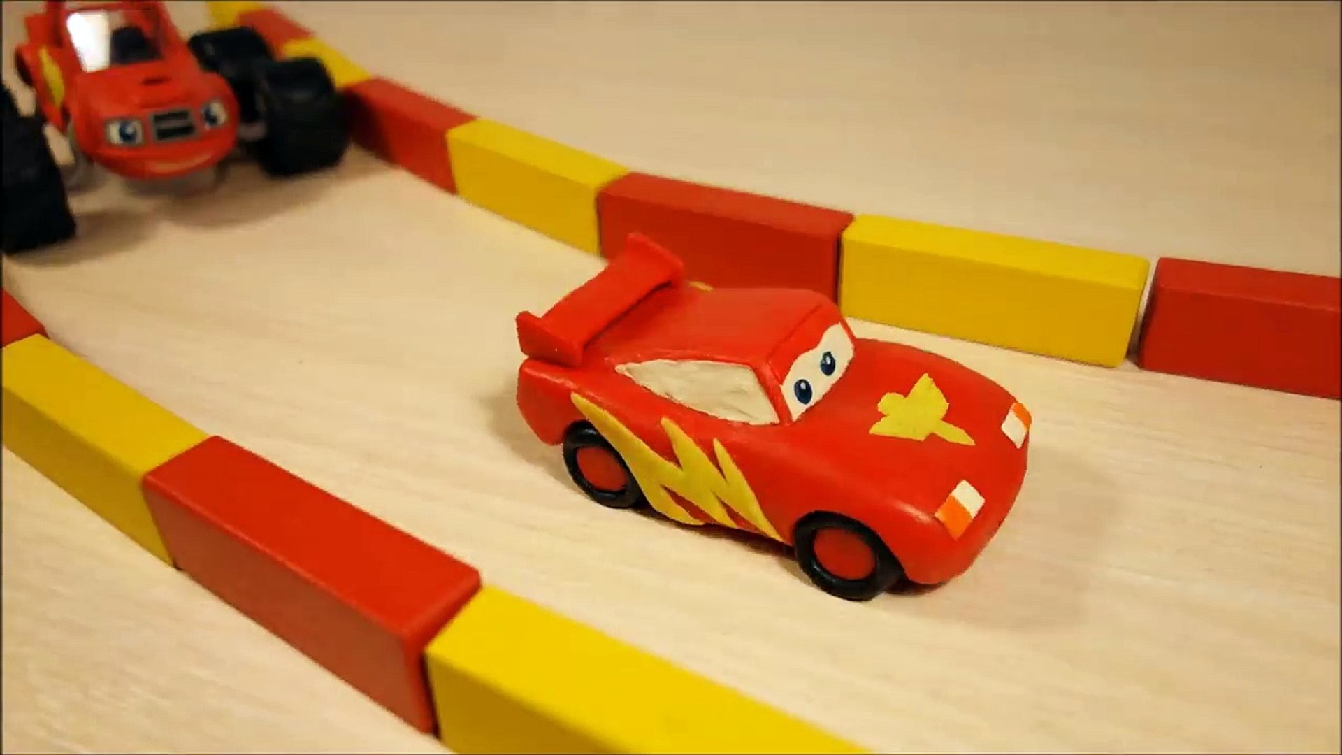⁣Лепим машинку ВСПЫШ из пластилина. Blaze and the Monster Machines.