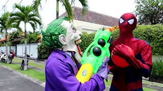 Frozen Elsa & Spiderman GET A BUTT FACE! w Joker Crushes SpiderBaby Police Hulk Superhero Fun