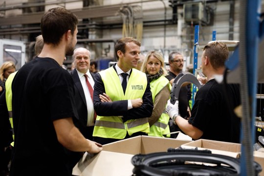 Déclaration du président de la République, Emmanuel Macron, devant l'entreprise Whirlpool à Amiens.
