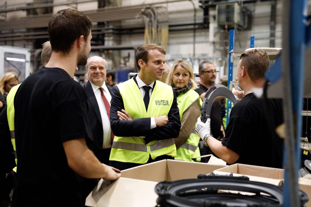 Déclaration du président de la République, Emmanuel Macron, devant l'entreprise Whirlpool à Amiens.