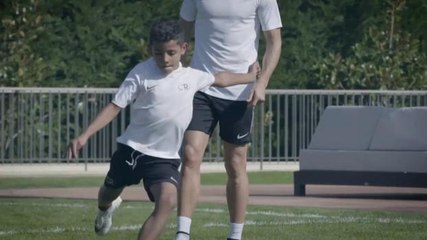 Download Video: VIRAL: Sepakbola: Ronaldo - Senior Dan Junior - Pamer Kemampuan