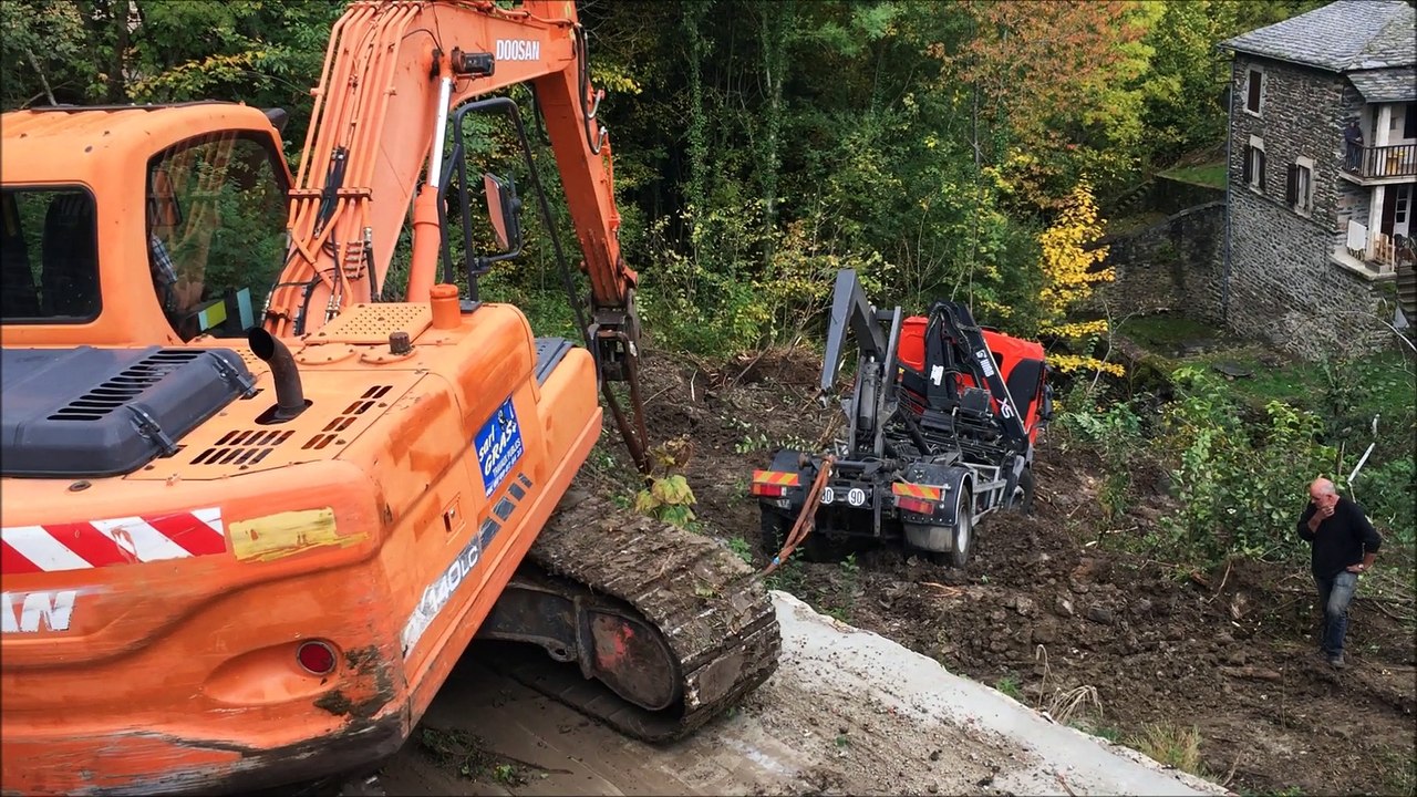Saint-Hostien: le camion dévale la pente sans chauffeur