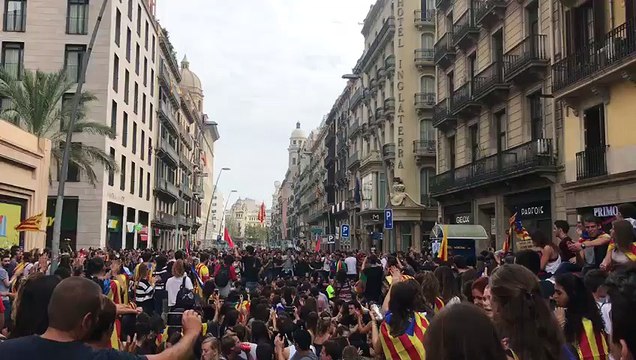 Un helicòpter sobrevola la cruïlla entre Gra Via i Diagonal