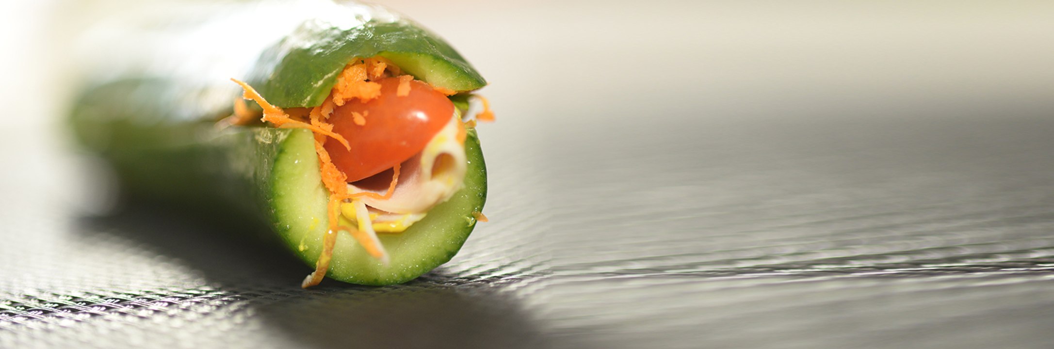 طريقة تحضير سندويشات من الخيار المحشي بالحبش و الخضار