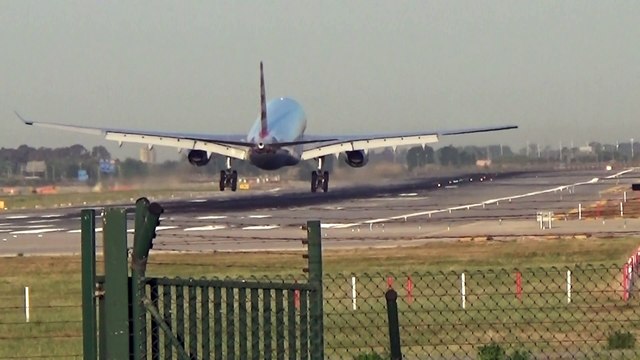 American Airlines Airbus A330-200 Landing en Barcelona EL Prat