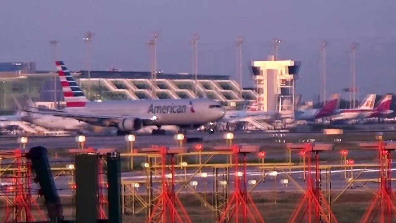 American airlines B 767-300ER Landing at barcelona runway