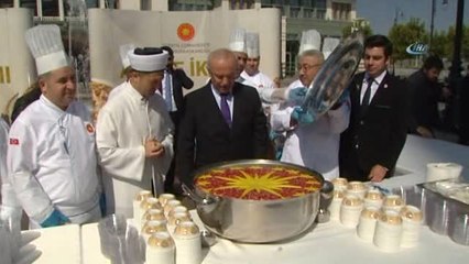 Cumhurbaşkanlığı, Beştepe Millet Camisi'nde Vatandaşlara Aşure İkram Edildi