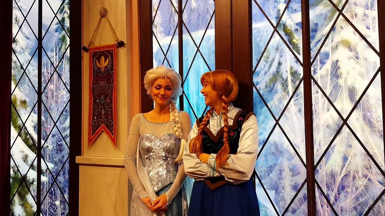 Elsa makes Anna show her funny side @ Disneyland!