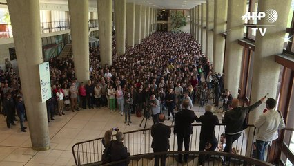 Marseille: les étudiants observent une minute de silence