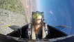Une journaliste dans une avion de chasse subit les 7,5G de pression