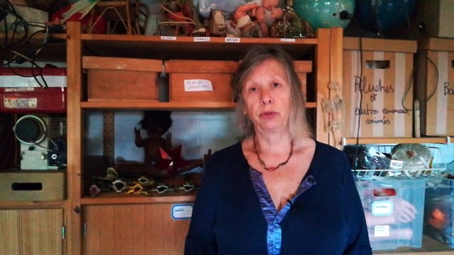 Agnès Limbos : Le théâtre d'objets travaille un peu comme les surréalistes