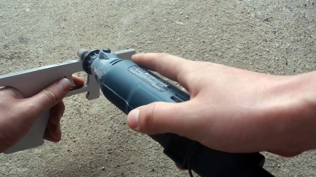 Как сделать пистолет пулемёт TEC-9 в домашних условиях.