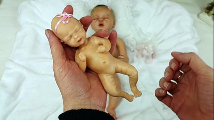 Comparação de Bebê de Silicone Sólido e Corpo Inteiro em Vinil