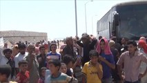 نزوح المدنيين من دير الزور بسبب القصف