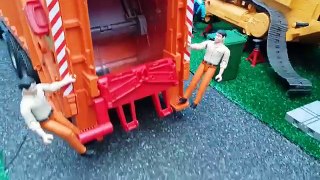 BRUDER toys construction site accident AMBULANCE!