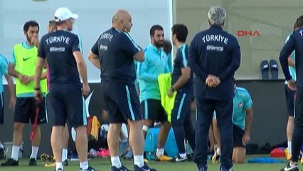 Télécharger la video: A Milli Futbol Takımı'nda İzlanda Hazırlığı