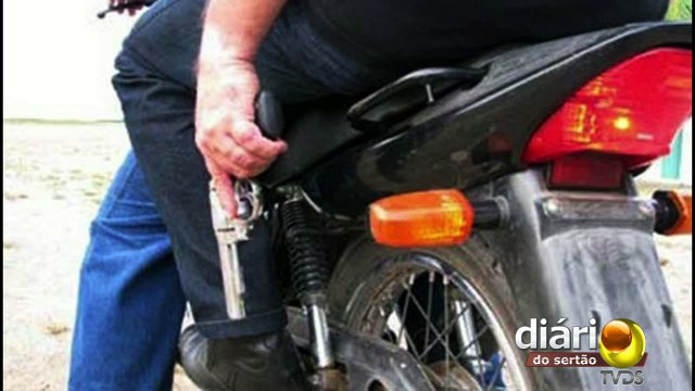 Bandidos invadem casa e fazem criança de 2 anos refém para roubar comerciante em Sousa