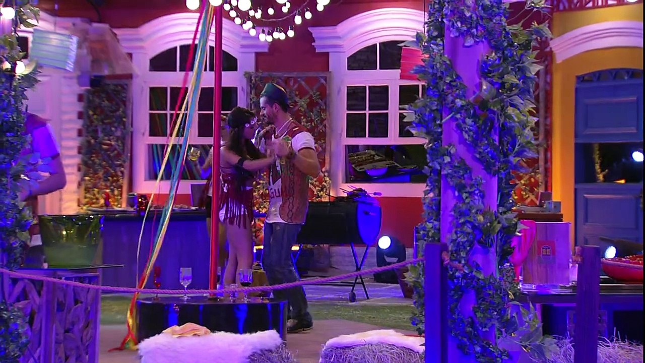 P.38 Festa Gaúcha Emilly dança com Marcos, reclama e brother pede para Vivian dançar com ele (02/03)