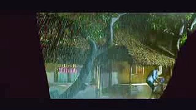 Couple Romancing in Rain - Seethakoka Chiluka Movie Romantic Scenes Navdeep, Sheela