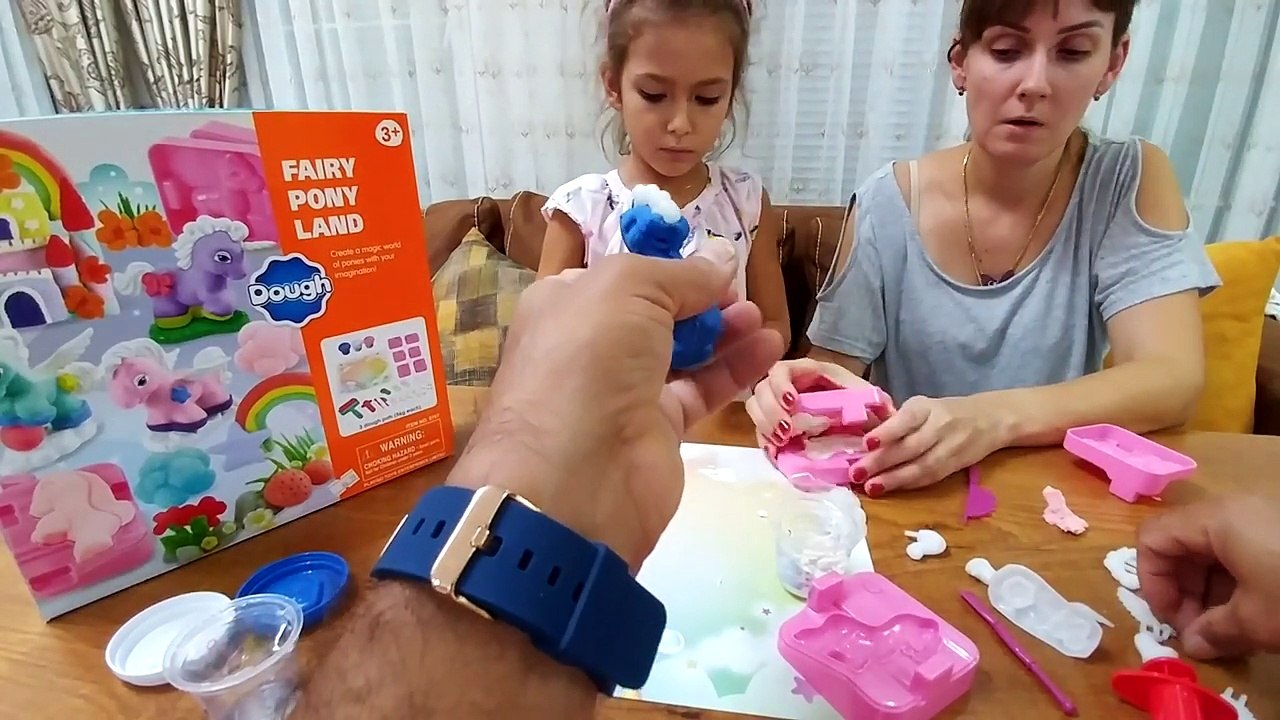 FAIRY PONY LAND DOUGH , Oyun hamurundan en güzel pony'yi kim yaptı, eğlenceli çocuk videosu