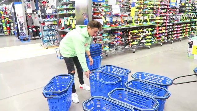 PELOTA GIGANTE DE 32 BALONES!! ME COMPRAN 32 BALONES POR APUESTA [bytarifa]