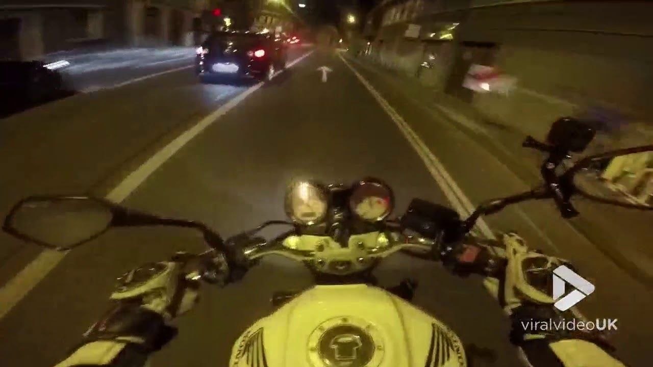 Golf V GTI vs Moto (Fail)