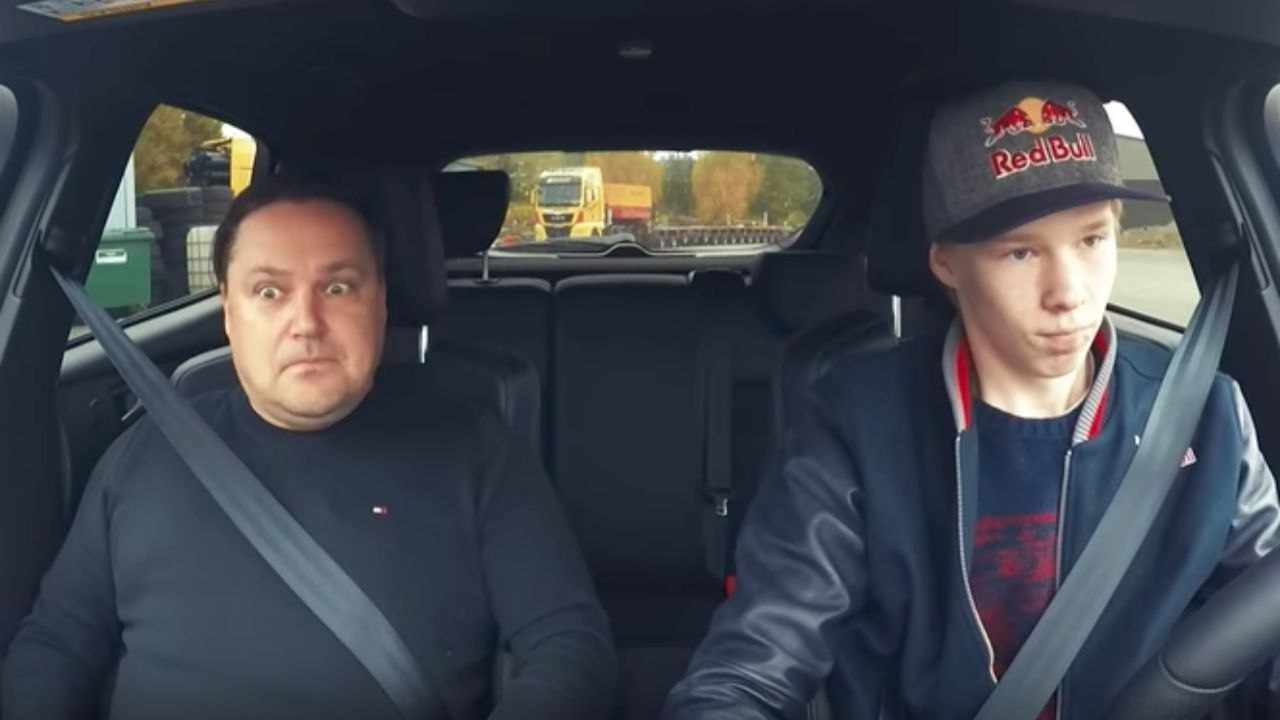 VÍDEO: Así se saca el carné de conducir la futura estrella del Mundial de Rallys