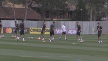 Brasil entrena con Philipe Coutinho como titular y Thiago Silva en la zaga