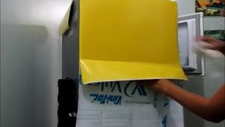 Aplicando papel cont-papel adesivo na geladeira!!!