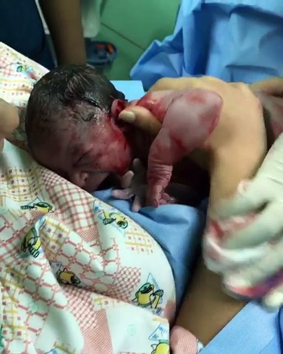 Presentadora dominicana sube video dando a luz su primera bebé
