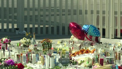 Las Vegas: un mémorial de fortune rend hommage aux victimes