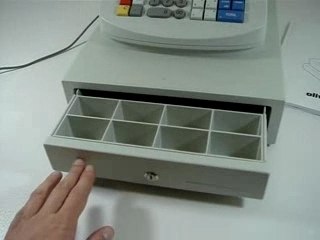 Caisse Olivetti en fonctionnement